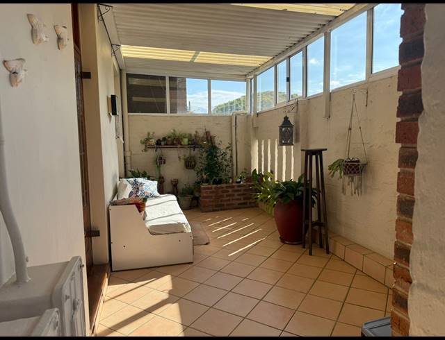 2 BEDROOM APARTMENT FOR SALE IN ESSENWOOD